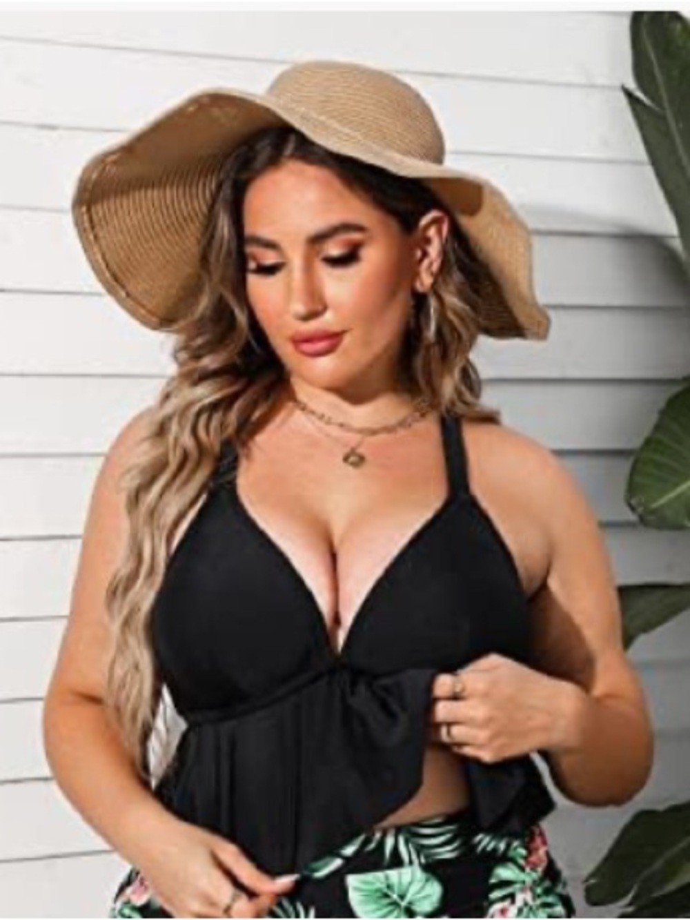 Cupshe Women's Plus Black Bikinis Top With Ruffles & Adjustable Straps .
Size 3X - Picture 2 of 12